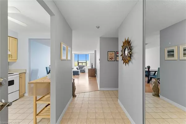 Dundas, ON L9H 2S1,5 Ogilvie Street #306