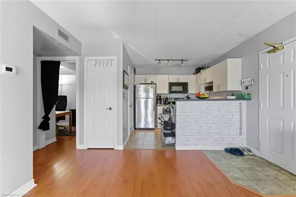 Burlington, ON L7M 4P4,1421 Walkers Line #304