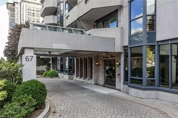 Hamilton, ON L8P 3K6,67 Caroline Street S #304 (3D)