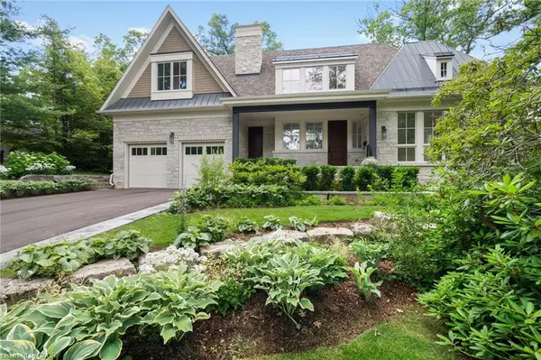 1322 Minaki Road, Mississauga, ON L5G 2X4