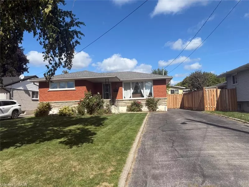 4 Hart Place #LOWER, Hamilton, ON L8H 2R9