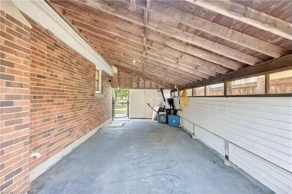 Brantford, ON N3R 1X1,32 Hillier Crescent