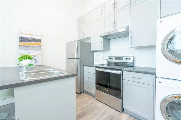 Brantford, ON N3T 3B1,11 Queen Street #301