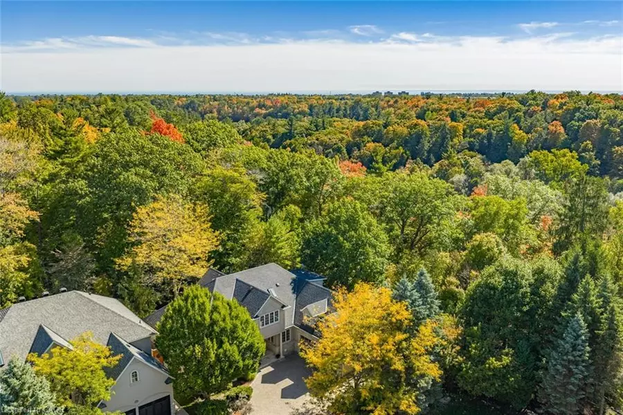 1227 Riverbank Way, Oakville, ON L6H 6X4