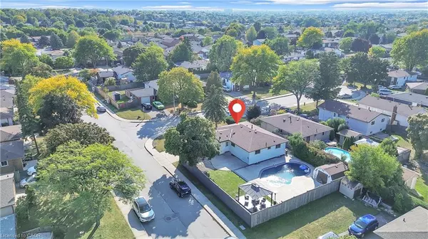 4 Lisa Court, Hamilton, ON L8V 4P9