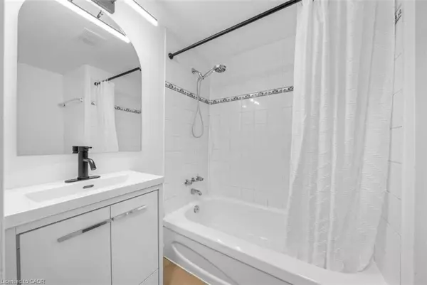 Hamilton, ON L8P 4R4,223 Jackson Street W #1109