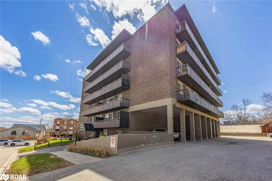2 Albert Street #32, Barrie, ON L4M 3S4