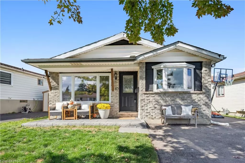 Kitchener, ON N2N 1N7,10 Broken Oak Crescent