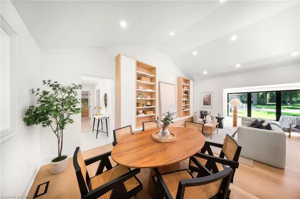 Oakville, ON L6J 4R3,201 Trelawn Avenue