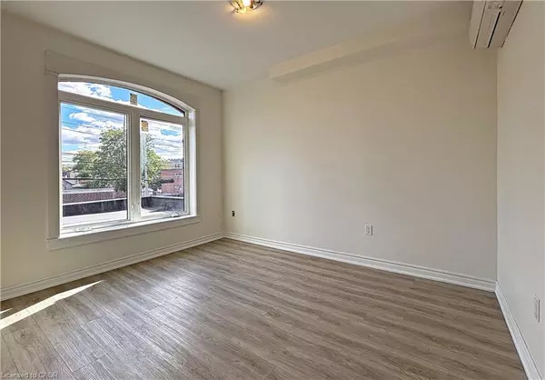 Hamilton, ON L8N 2Y9,76 Wentworth Street S #2