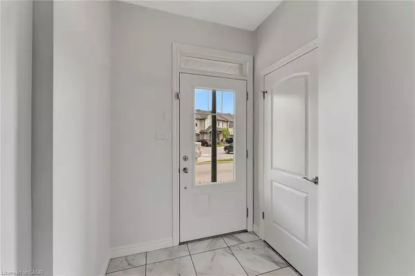 Stoney Creek, ON L8E 0J4,98 Shoreview Place #18