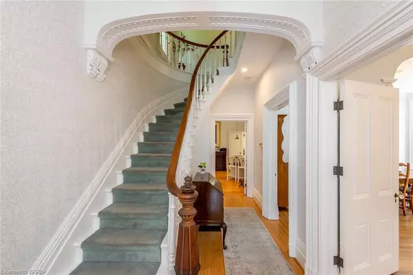 Paris, ON N3L 2N2,197 Grand River Street N