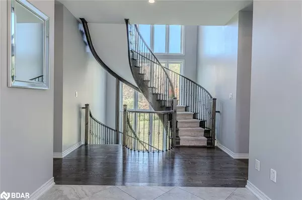 Bradford, ON L3Z 0H1,102 Pine Hill Road