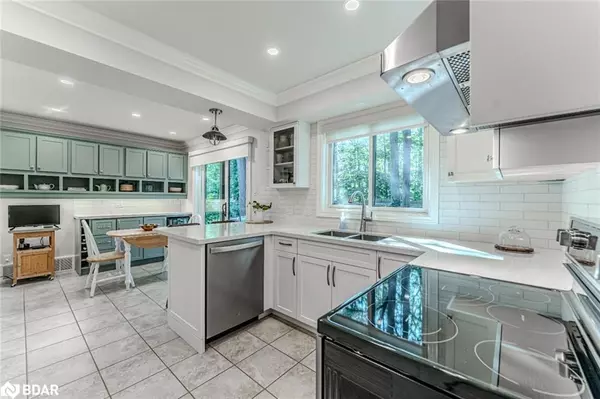 Barrie, ON L4N 5N6,19 Oakridge Drive