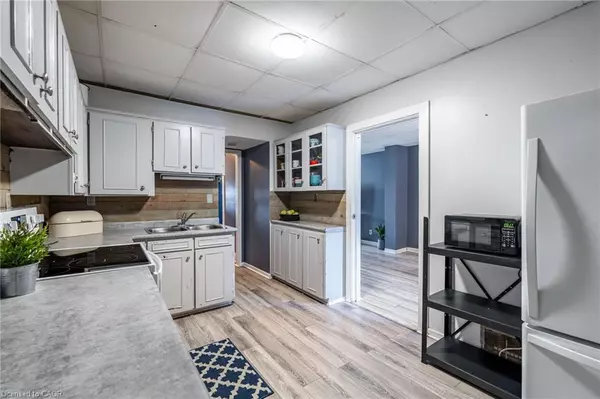 Hamilton, ON L8L 6Y8,52 Connaught Avenue N