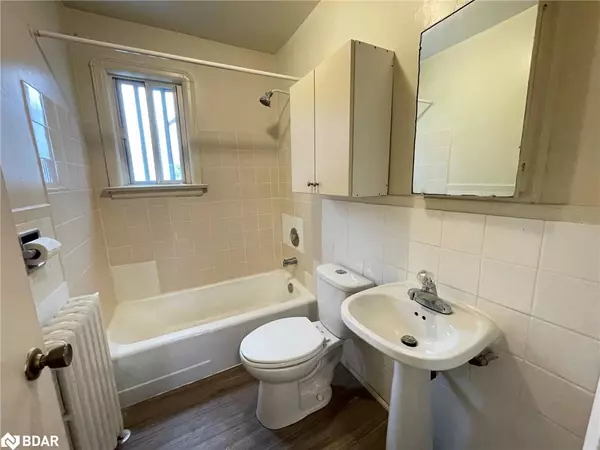 Toronto, ON M4J 2T1,204 O'connor Drive #C