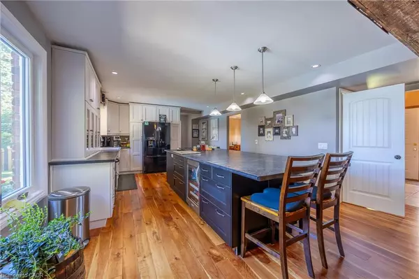 Port Dover, ON N0A 1N6,14 Prospect Street