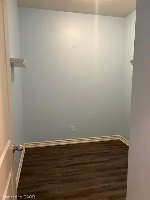 Burlington, ON L7L 0E9,5327 Upper Middle Road #211