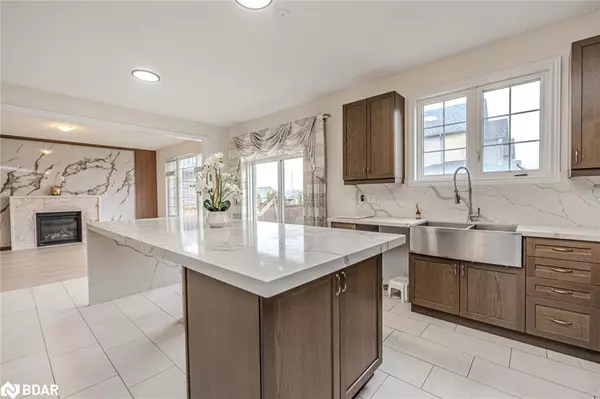 Orillia, ON L3V 8K3,3027 Monarch Drive