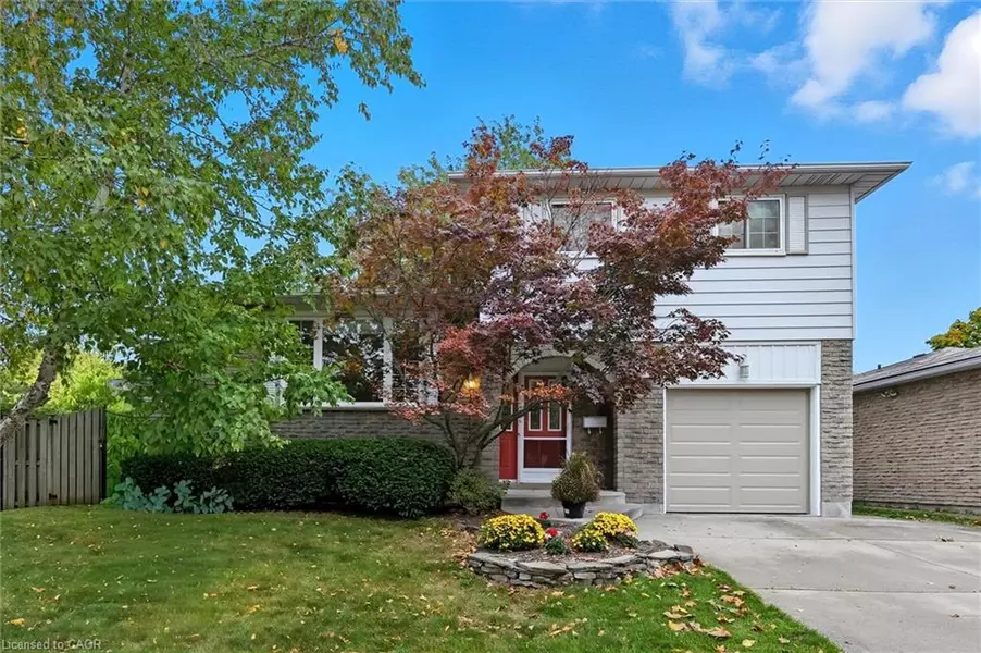 2400 Eaglesfield Drive, Burlington, ON L7P 3V5