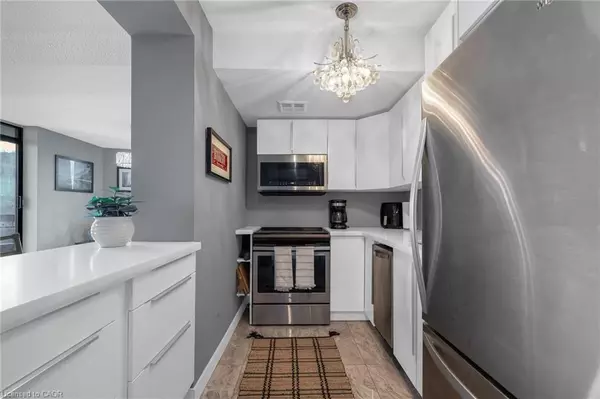 Hamilton, ON L8N 3X3,150 Charlton Avenue E #1406