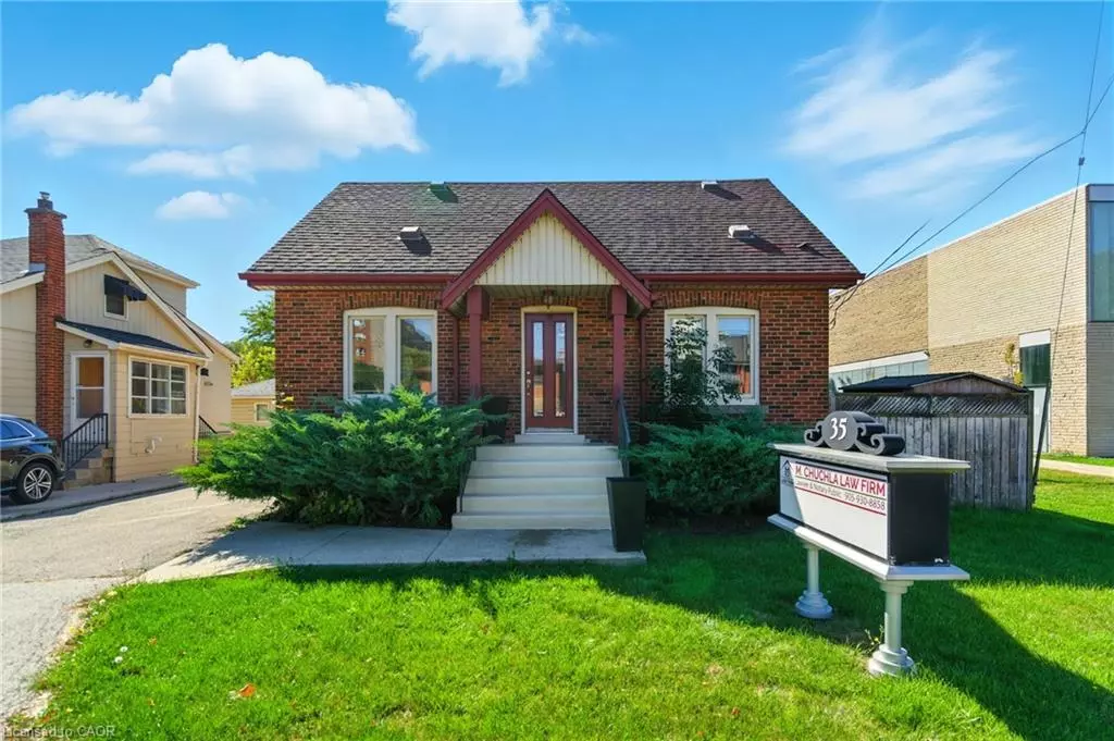 Stoney Creek, ON L8G 1H7,35 King Street W #Upper