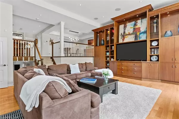 Burlington, ON L7R 2R7,373 Torrance Street