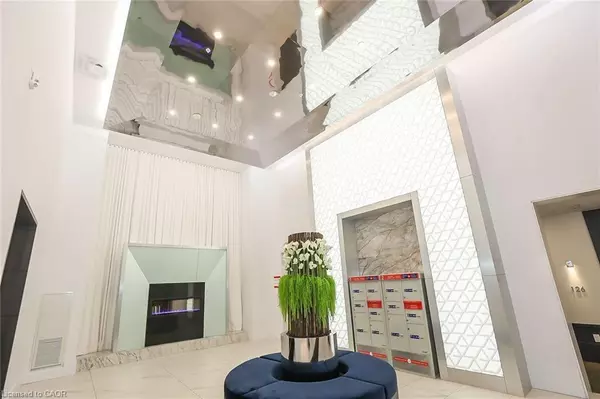 Grimsby, ON L3M 0J1,16 Concord Place #214