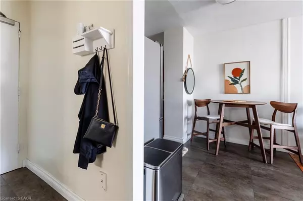 Hamilton, ON L8N 2J7,141 Catharine Street S #902