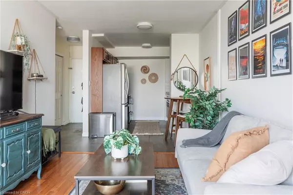 141 Catharine Street S #902, Hamilton, ON L8N 2J7