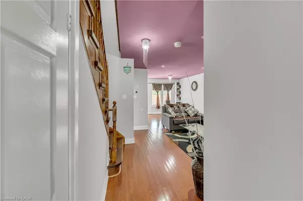 Mississauga, ON L5R 0A3,562 Orange Walk Crescent