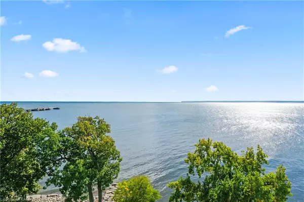 Oakville, ON L6L 0B4,3500 Lakeshore Road #827