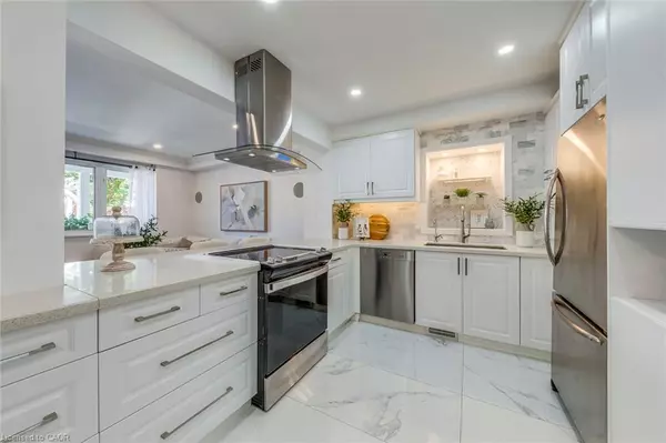 Toronto, ON M6S 3T2,43 South Kingsway Way