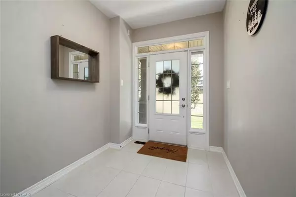 Waterdown, ON L8B 0X2,215 Dundas Street E #9