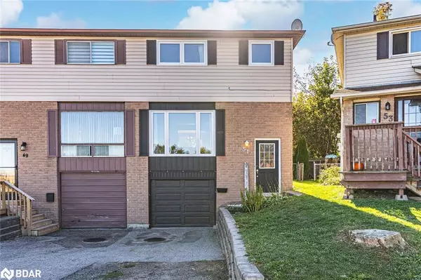 51 Robin Court, Barrie, ON L4M 5L9