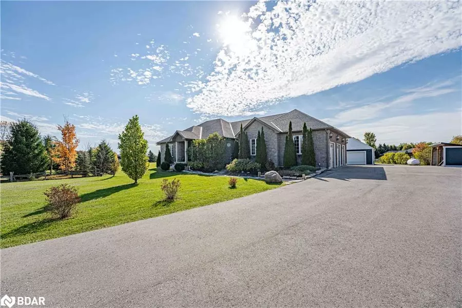 2 Harry Parker Place, Everett, ON L0M 1J0