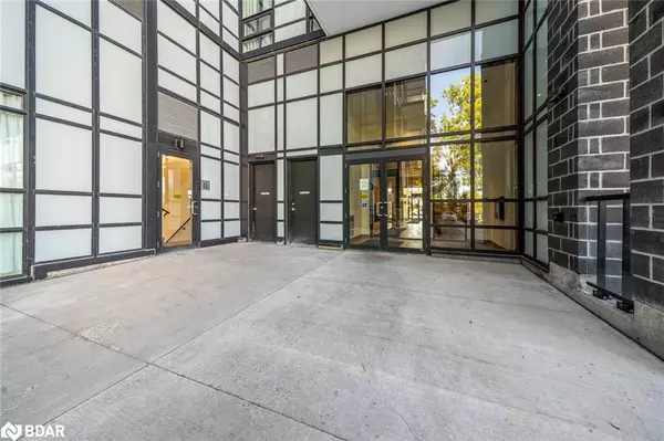 Barrie, ON L9J 0K1,681 Yonge Street #114