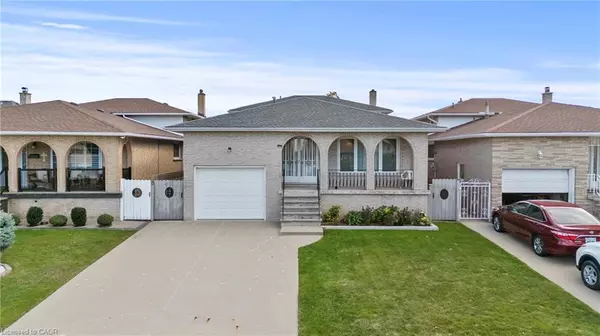 48 Village Drive, Hamilton, ON L8E 3N1