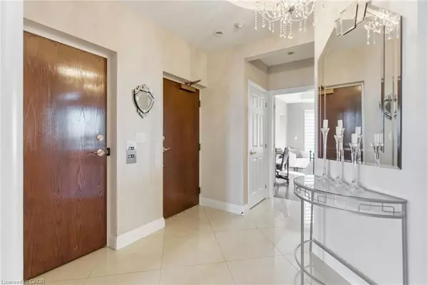 Hamilton, ON L8V 1A1,174 Mountain Park Avenue #2W