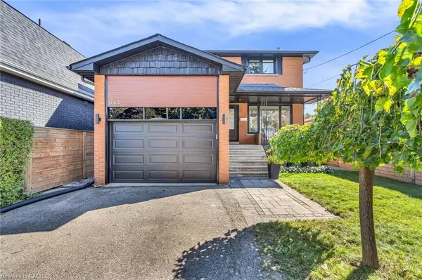 Mississauga, ON L5E 1T2,944 Tenth Street