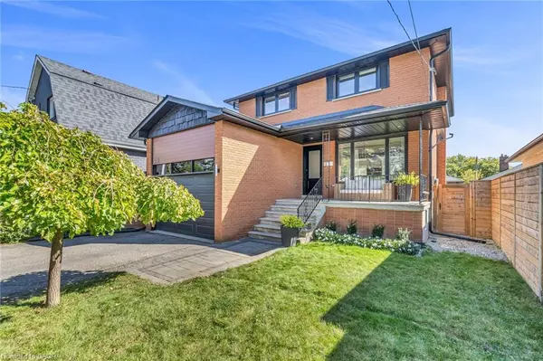 944 Tenth Street, Mississauga, ON L5E 1T2