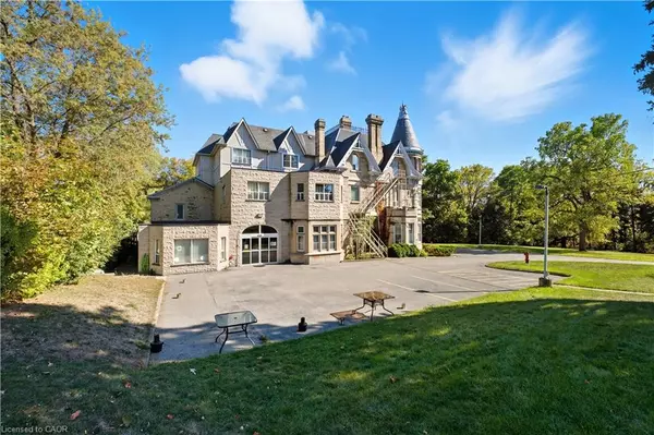 185 Grand River Street N, Paris, ON N3L 2N2