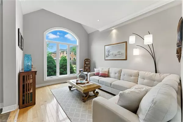 Oakville, ON L6M 5G4,2465 Whistling Springs Crescent