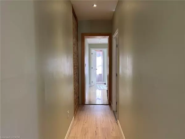 Simcoe, ON N3Y 4H1,68 Robinson Street S #UPPER