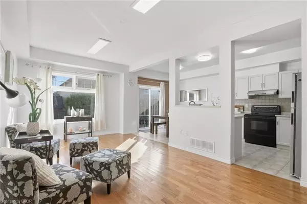 Ancaster, ON L9K 1R5,232 Stonehenge Drive #37