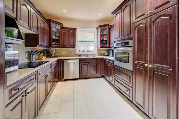 Grimsby, ON L3M 3C5,7 Robinson Street S