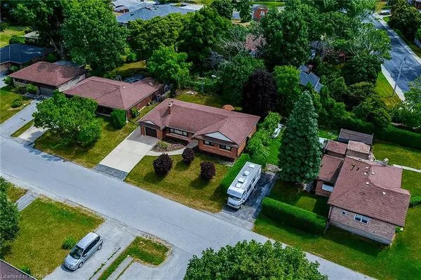 18 Manor Place, Stoney Creek, ON L8G 3S9
