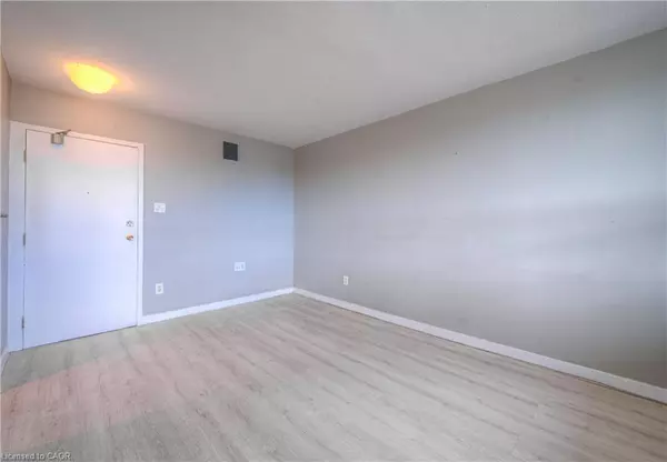 Hamilton, ON L8K 5J5,15 Nicklaus Drive #607