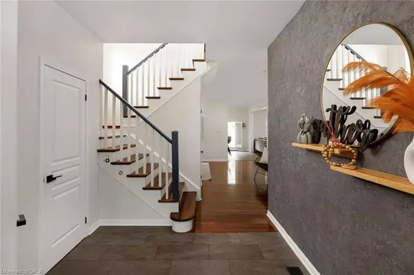 Oakville, ON L6M 5B8,2202 Brookhaven Crescent