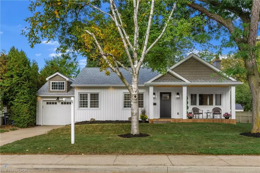 2073 Maplewood Drive, Burlington, ON L7R 2C6